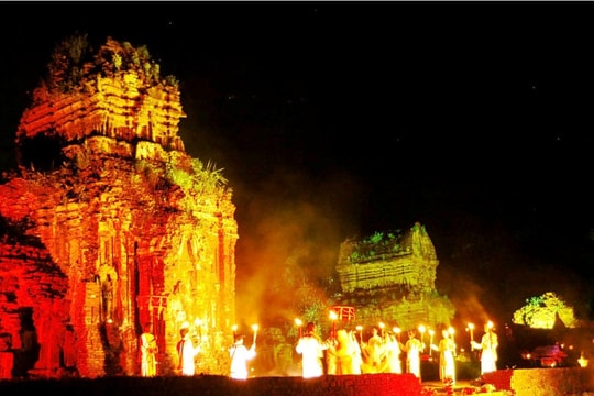 Ban quản lý Di sản văn hóa thế giới Mỹ Sơn đón nhận  Huân chương Lao động hạng Ba