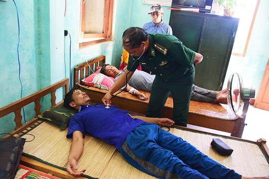 Vụ cháy tàu cá ngư dân Núi Thành: 11 thuyền viên vào bờ an toàn (clip)