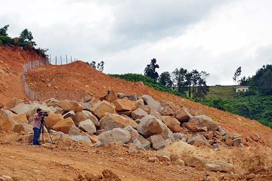 Xẻ núi, đe dọa an toàn hồ đập