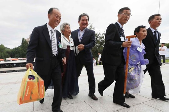 Bữa cơm đầu tiên của các gia đình ly tán trong lịch sử đoàn tụ gia đình Hàn - Triều