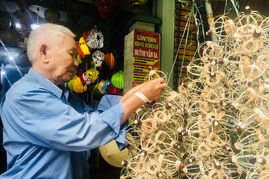 Nghệ nhân ưu tú Huỳnh Văn Ba: Đèn lồng là linh hồn Hội An...