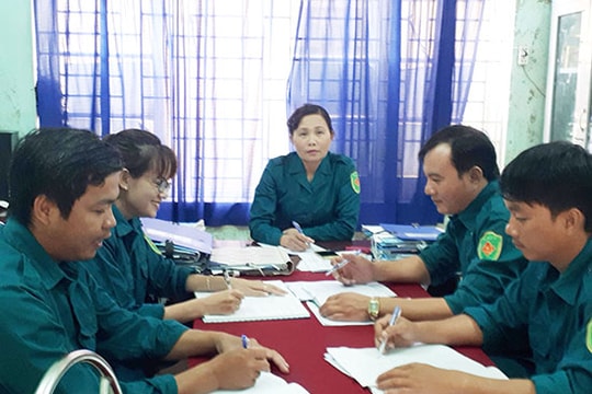 Nữ chính trị viên "sao vuông"