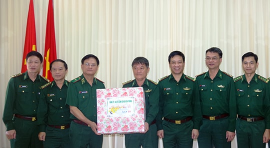 Phó Tư lệnh Bộ đội Biên phòng chúc tết cán bộ chiến sĩ biên phòng tỉnh