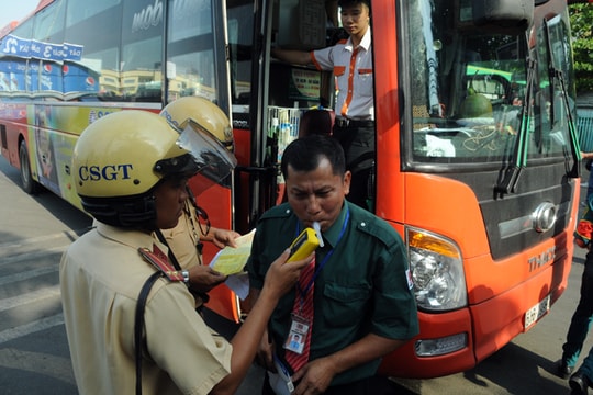 Phát hiện tài xế xe khách nghi dương tính heroin