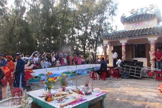 Tưng bừng lễ hội cầu ngư