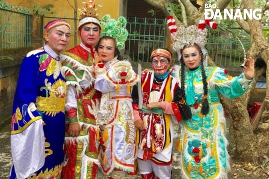 Một đời gắn với hát bội