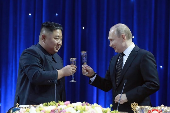 Nhà lãnh đạo Triều Tiên Kim Jong-un rời thành phố Vladivostok