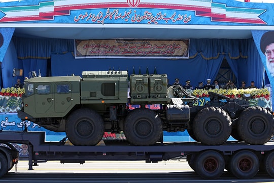 Căng thẳng với Mỹ, Iran điều "Rồng lửa" S-300 tới Vịnh Ba Tư