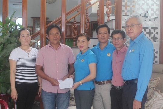 Thăm hỏi, động viên chủ tàu bị tàu nước ngoài quấy phá