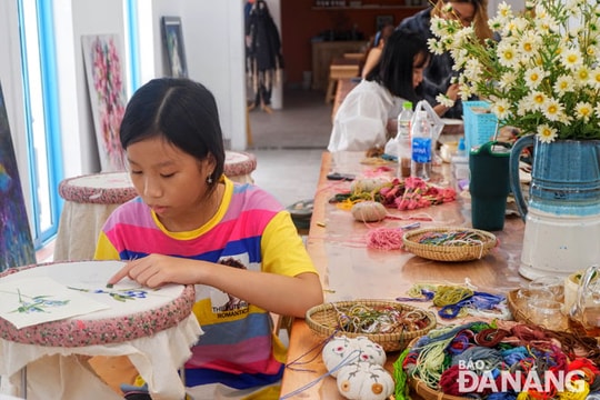 Thỏa sức sáng tạo cùng màu nước, chỉ thêu