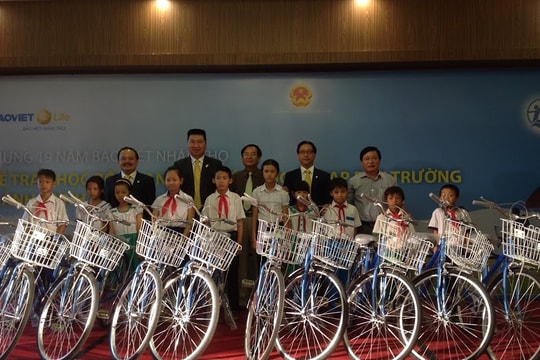 Hỗ trợ học sinh khó khăn