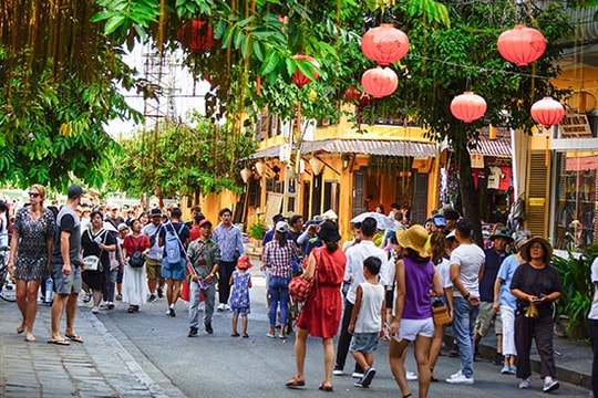 Tổng lượt khách lưu trú trong 8 tháng tăng 5,6%