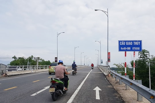 Lối rẽ ở cầu Giao Thủy