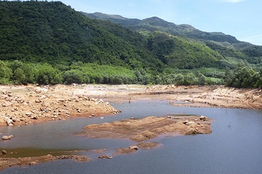Mùa màng thất bát vì nắng hạn