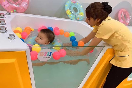 Bơi thủy liệu cho trẻ nhỏ