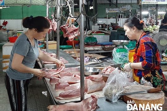 Bảo đảm nguồn cung hàng hóa và bình ổn giá thịt heo