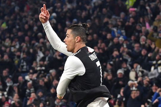 Ronaldo tỏa sáng, Juventus giành vé vào bán kết Coppa Italia