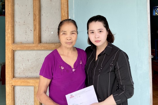 Trao 3,5 triệu đồng giúp hai trẻ mồ côi ở Tiên Phước