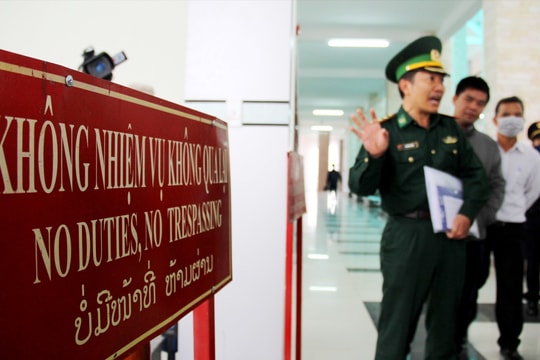 Cách ly 9 công dân đồng bào Mông được bàn giao từ lực lượng chức năng của Lào