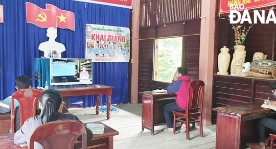 Học sinh Cơ tu học trực tuyến tại nhà Gươl