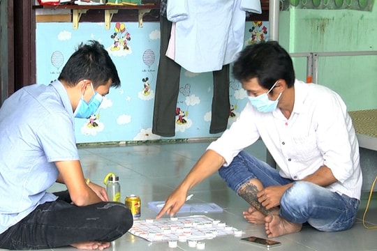 “Sống chậm” trong khu cách ly tập trung