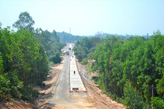 Thi công hạng mục bổ sung dự án cầu Giao Thủy: Thiếu mặt bằng sạch