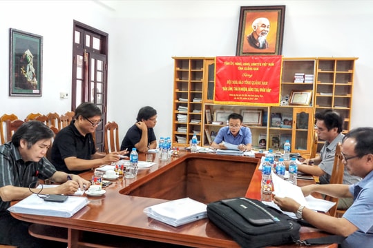 Chấm chọn 222 tác phẩm dự thi Giải báo chí Huỳnh Thúc Kháng