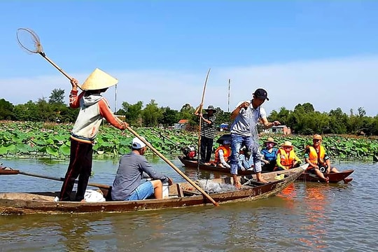 Ra mắt tổ hội nghề nghiệp “Đưa đón khách du lịch sông Đầm”