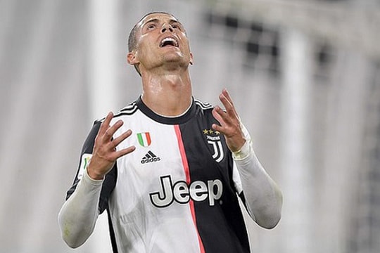 C.Ronaldo đá hỏng phạt đền, Juventus vẫn lọt vào chung kết Coppa Italia