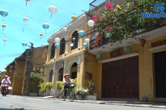 Mở cửa đón khách, Hội An còn vắng vẻ