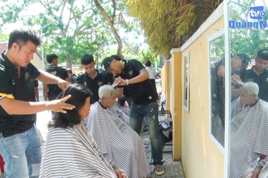 Cắt tóc miễn phí tại phố cổ