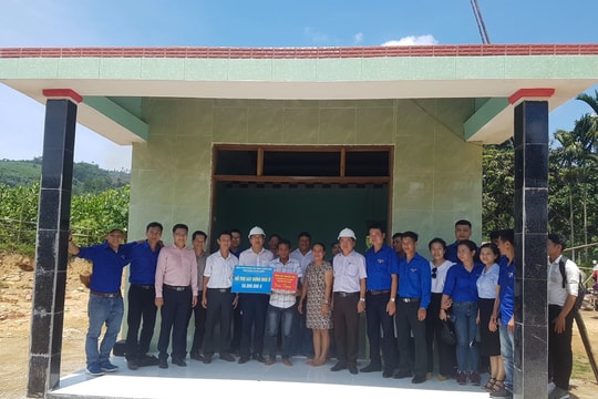 Sở Xây dựng bàn giao 3 nhà ở cho hộ nghèo xã Trà Nú