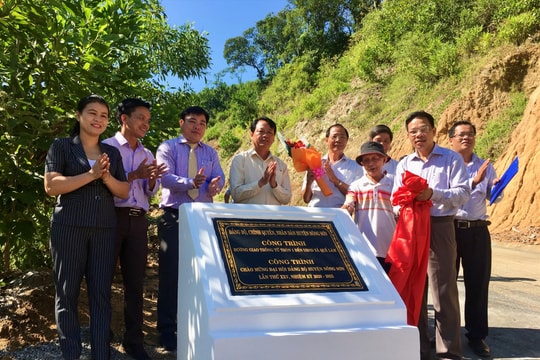 Nông Sơn và Quế Sơn gắn biển công trình chào mừng đại hội