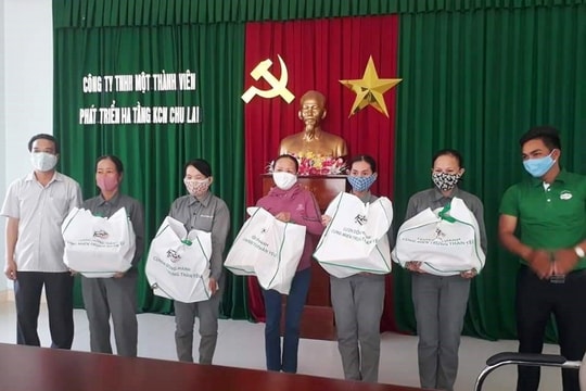 Tặng 1.000 suất quà cho công nhân khó khăn