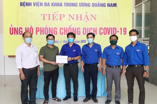 Vận động 15 triệu đồng trao tặng y bác sĩ điều trị bệnh nhân Covid-19