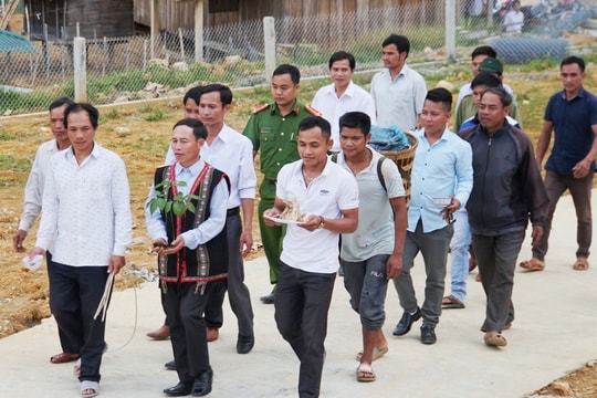 Đồng bào Xê Đăng tổ chức lễ cúng thần sâm