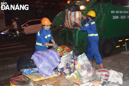 Thí điểm cơ giới hóa thu gom rác theo giờ: Cần phối hợp hiệu quả hơn