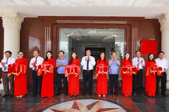 Khánh thành và gắn biển công trình trụ sở Viện Kiểm sát nhân dân tỉnh