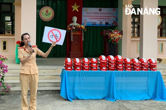 Phổ biến pháp luật giao thông đường bộ đến học sinh, sinh viên