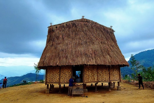 Phục hồi nhà làng truyền thống của người Xê Đăng