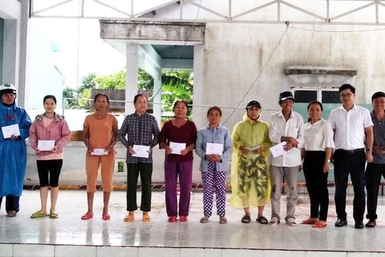 Tiếp tục hỗ trợ đồng bào vùng lũ