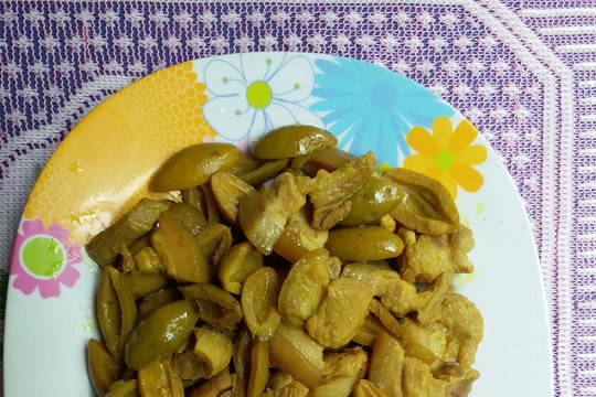 Thịt heo kho cà na