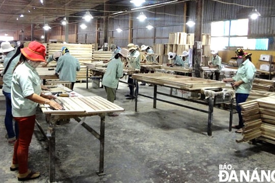 Doanh nghiệp ngành gỗ nỗ lực phục hồi sản xuất