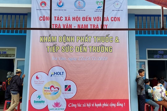 Khám, cấp thuốc miễn phí cho đồng bào xã Trà Vân