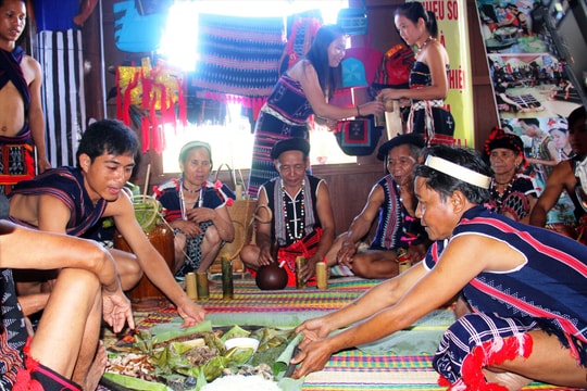 Phòng chống tác hại thuốc lá: Cần sự nêu gương