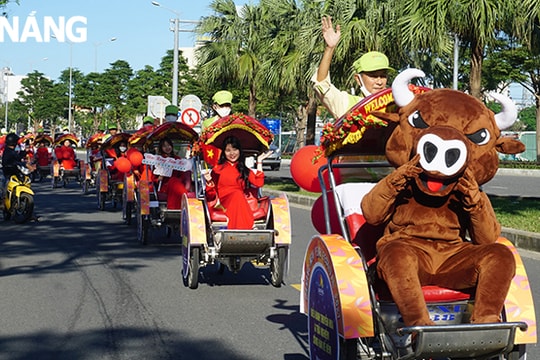 Diễu hành xích lô du lịch quảng bá Lễ hội "Đà Nẵng - Chào năm mới 2021"