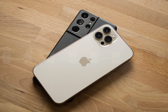 Mua iPhone 12 Pro Max hay Galaxy S21 Ultra ở thời điểm này khi cả hai đều quá xuất sắc