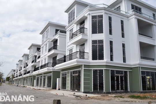 Lập thủ tục cấp sổ hồng cho 70 căn nhà tại Khu phức hợp đô thị, thương mại cao tầng Phương Trang