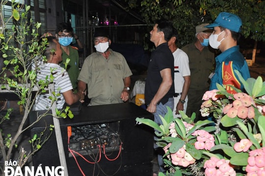 Theo chân tổ xử lý ô nhiễm tiếng ồn