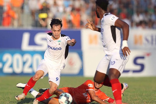 Vòng 5 V-League 2021: Dấu ấn HLV Kiatisak cùng đội bóng phố núi